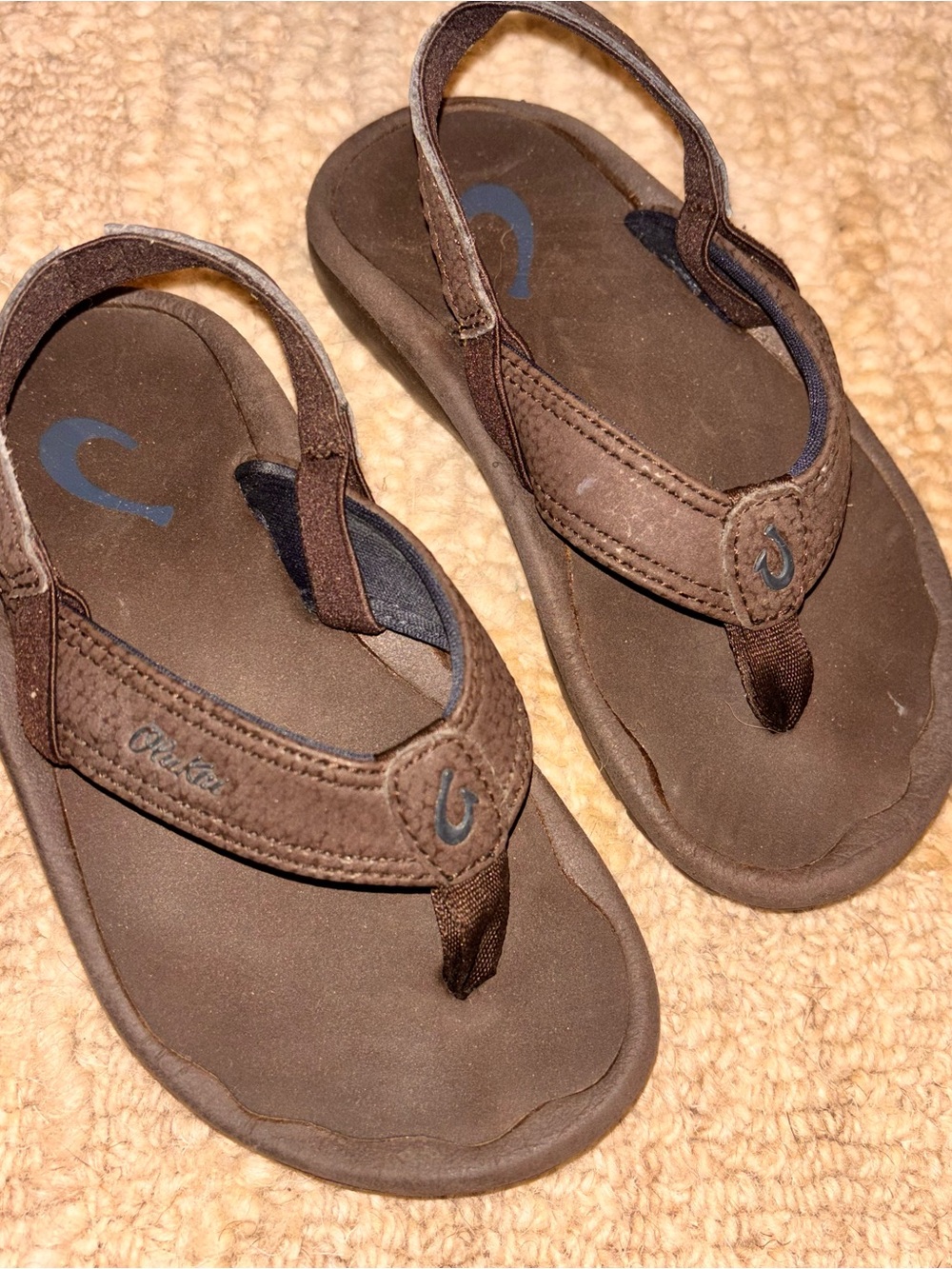 OluKai Brown flip flops back strap size boy US 11/12
